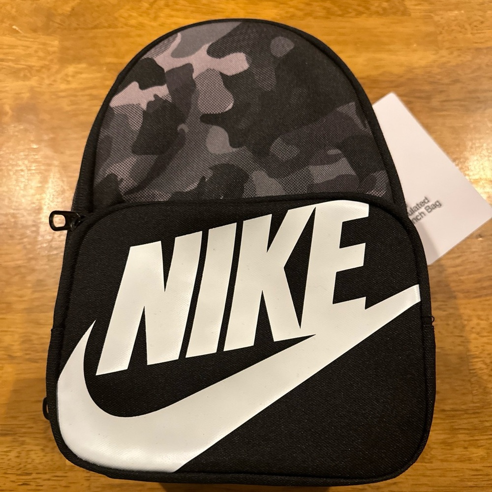 Nike Insulated Lunch Bag 6L 11x8x5 Nike Logo Grey Camo With ID Card Insert NWT